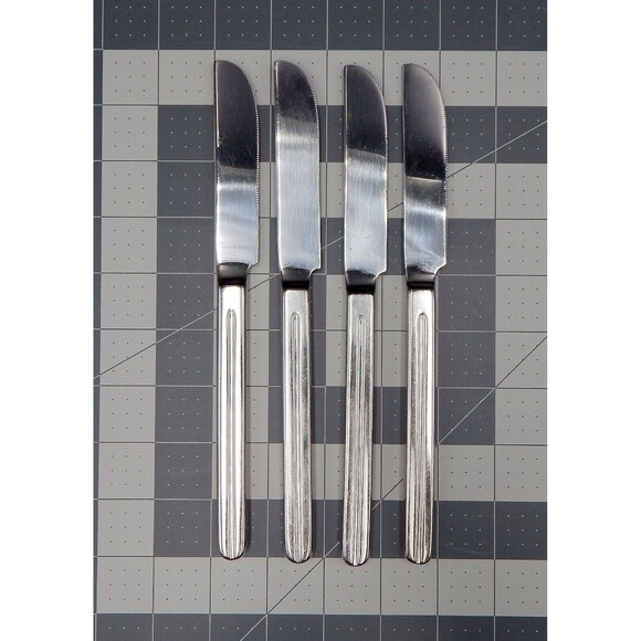 Retroneu INFINITE Stainless Dinner Knives Serrated 18/8 Korea Glossy Flatware 4P - Picture 1 of 9